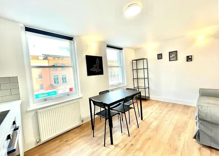 Amazing Spacious 2 Bed Apart