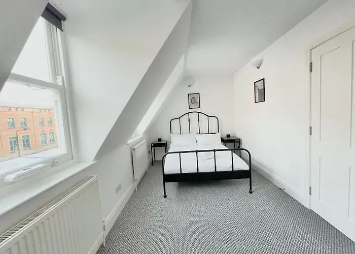 Amazing Spacious 2 Bed Apart