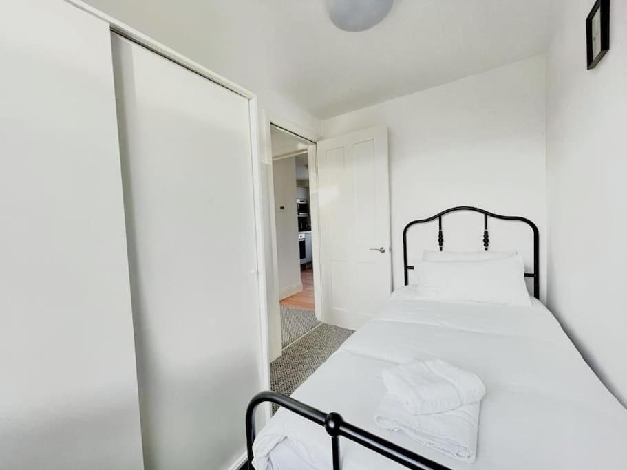 Amazing Spacious 2 Bed Apartment