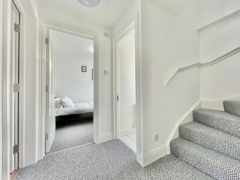Amazing Spacious 2 Bed Apartment